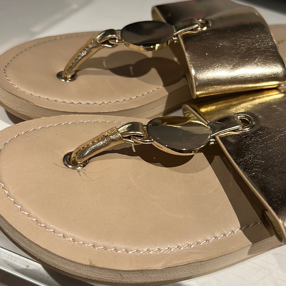 Also gold flip flops